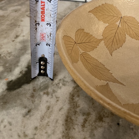 Vintage studio pottery pedestal bowl with leaf prints. Rustic, autumn, artsy - Picture 6 of 6